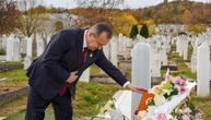 "Uz njegovu pesmu sam se probudio iz kome": Ivica Dačić objavio slike sa Halidovog groba na godišnjicu smrti