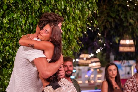 Love Island Adria, Luka Izlazak