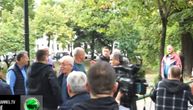 Incident u Prištini: Mladić fizički napadnut na protestu ispred Parlamenta, policija sprečila veći haos