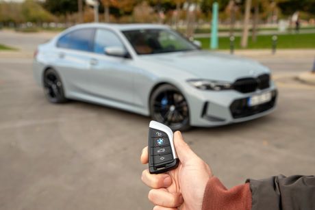 BMW 320i