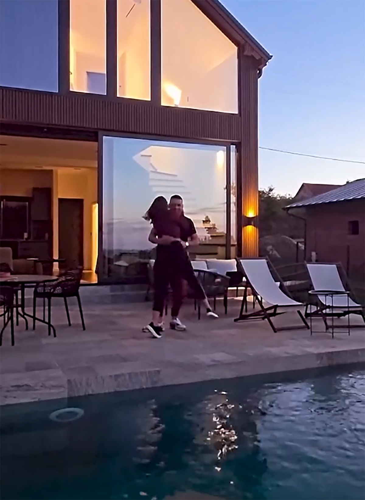 Popustile kočnice! Teodora i Bebica se pomirili i ne mogu da se obuzdaju: Isplivao video, sve pršti od strasti