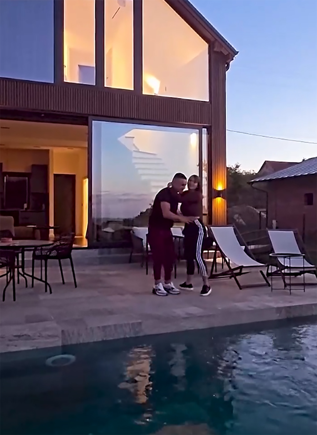 Popustile kočnice! Teodora i Bebica se pomirili i ne mogu da se obuzdaju: Isplivao video, sve pršti od strasti