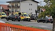 Prizor sa mesta nesreće ledi krv u žilama: Automobil se zakucao stajalište i završio prevrnut na krovu