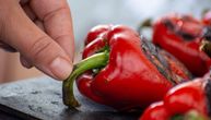 Pečenje paprika postalo joj je najbolja lekcija za decu: Za jedan dan dobili su mnogo više od zimnice