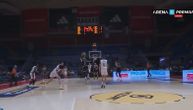 Neverovatan koš Luke Vildoze na meču Partizan - Beč, pogodio sa više od pola terena na kraju poluvremena