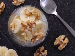 chia pudding with walnuts