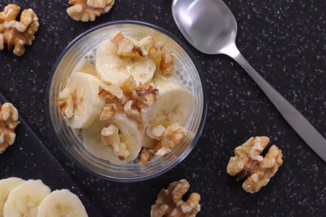 chia pudding with walnuts
