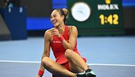 Kineskinja posle Novaka ispisala istoriju u Pekingu, pobedila najveće svetsko tenisko čudo i osvojila trofej