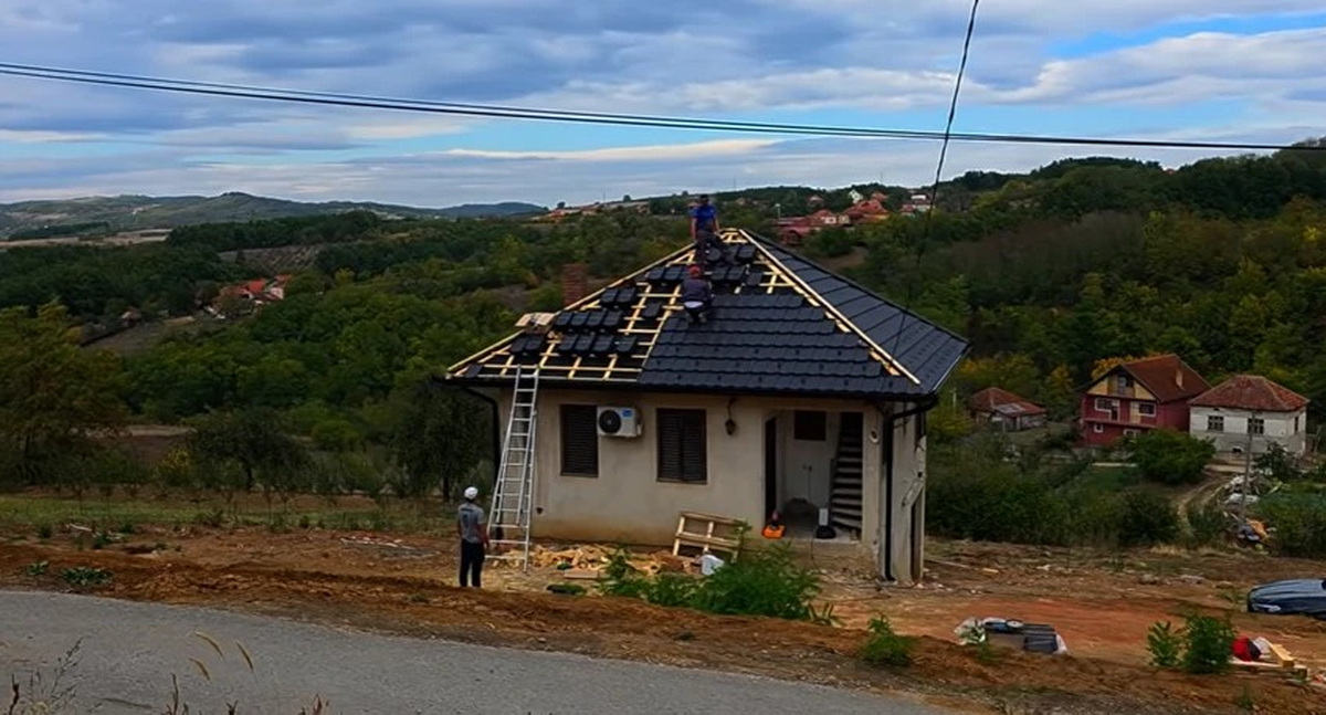 Luna i Marko ulažu ogroman novac u kuću na selu: Miljković se popeo na krov i pokazao u kojoj su fazi radovi
