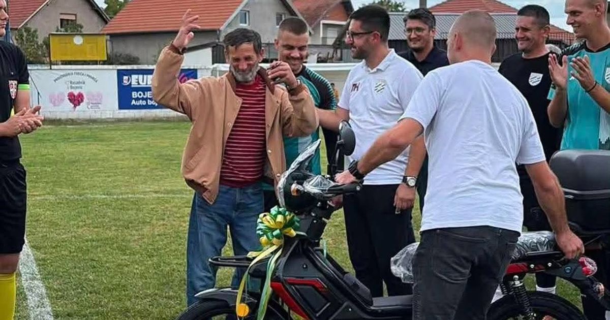 FK Polet iz Trbušana iznenadio vernog navijača Zorana Prokovića skupocenim poklonom – novim zelenim motorom