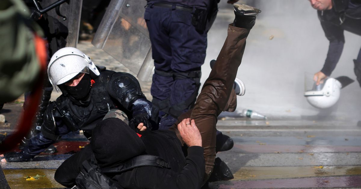 Sukobi studenata i policije u Tirani: suzavac, vodeni topovi i privedeni