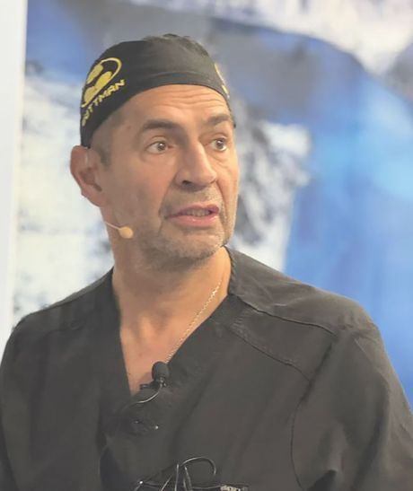 Dr. Alexander Aslani