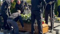 Sahranjen Goran Bare: 500 ljudi došlo da ga isprati, majka, otac i sin nad grobom uradili jednu stvar