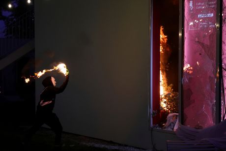 Tirana, nemiri, Albanija