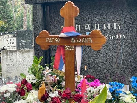 Grob Ratka Mladića