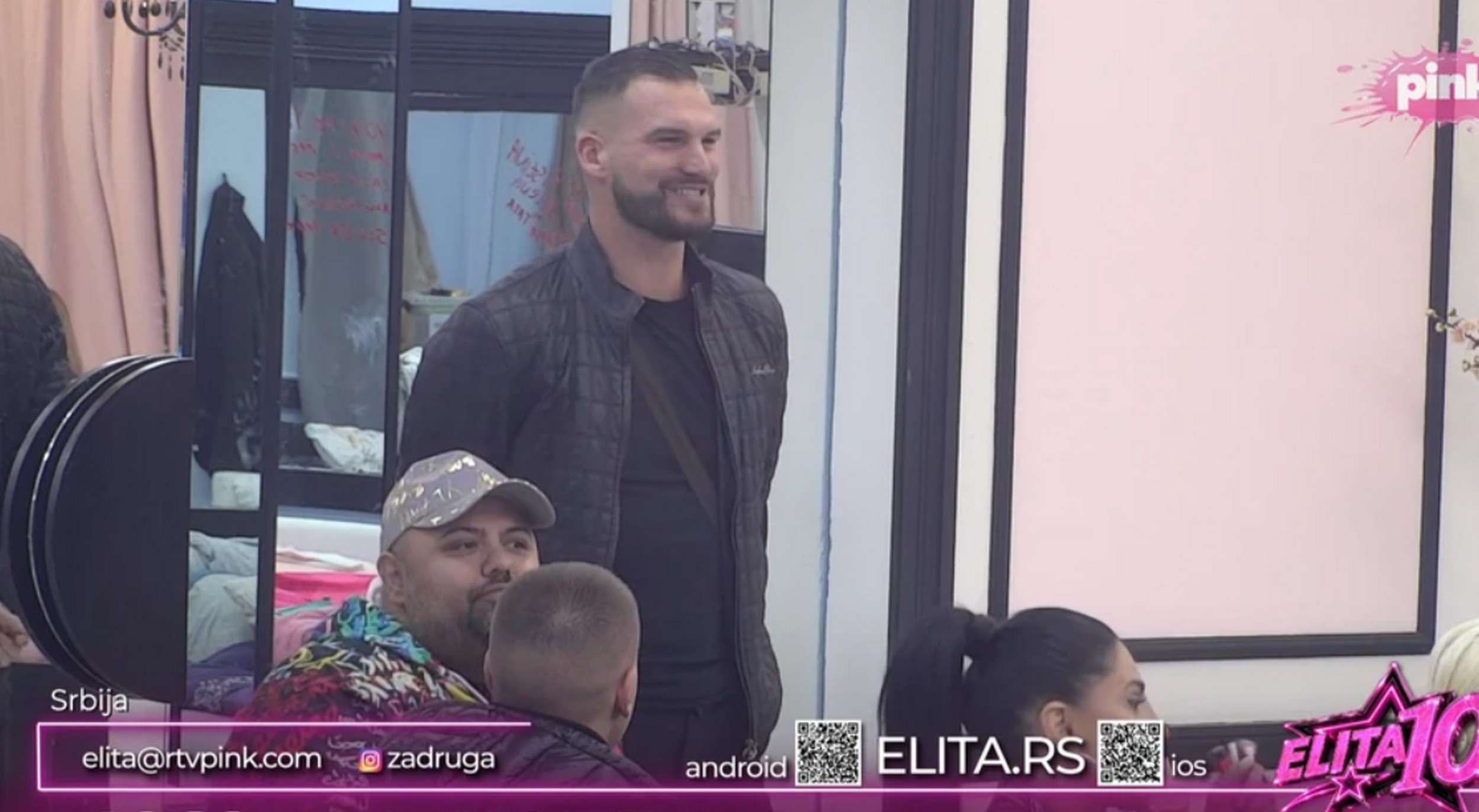 Marko ušao u Elitu, a njegova verenica u šoku! Doneo joj poklone, ona van sebe, pao filmski poljubac