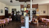 Ovo je najstarija kafana u Šumadiji, u njoj su ručali i Karađorđevići: Vreme kao da je stalo pre 100 godina
