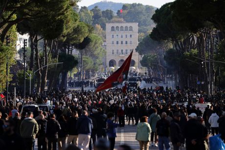 Albanija, Tirana, protesti