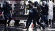 VANREDNO U TIRANI: Suzavac, haos i pendreci na ulicama, jezivi prizori! Žene telima branile decu od policije