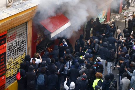 Francuska, Protesti, Pljačka, Krađa