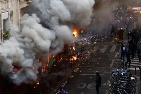 Francuska, Protesti, Pljačka, Krađa