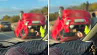 Automobil prevrnut, ljudi izlaze iz slupanih kola: Neverovatne scene sa auto-puta u smeru prema Beogradu