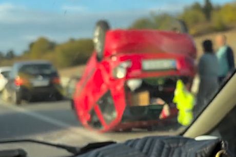 Saobraćajna nesreća, prevrnuo se automobil, prevrtanje