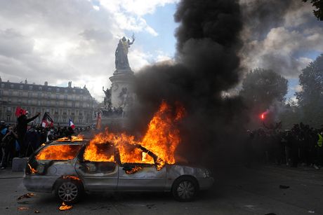 Francuska, Protesti, Pljačka, Krađa