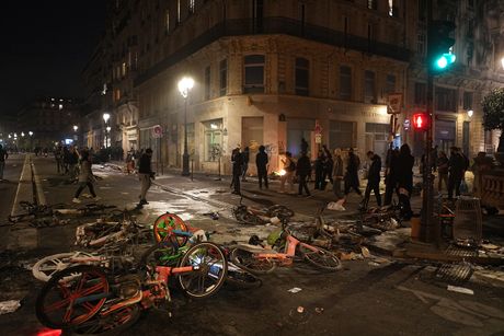 Francuska, Protesti, Pljačka, Krađa