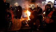 Ovo izgleda kao ulični rat! Žestoki sukobi policije i demonstranata u Tirani, ima povređenih!