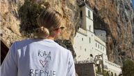 Najbolja atletičarka Balkana posetila manastir Ostrog, na majici ispisala poruku o kojoj priča region