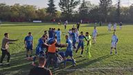 Pesničenje kakvo se retko viđa u srpskom fudbalu, igrači se potukli, uleteli i navijači, meč prekinut