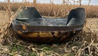 Misteriozni objekat pao s neba i prestravio farmere: Ima oznake na površini, agenti stigli u crnim vozilima