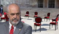 Edi Rama na meti demonstranata: Ispred kancelarije postavio stolice i pozvao na dijalog, odgovor je brutalan