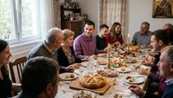 U goste se ne ide bilo kako: Muške košulje od somota i pamuka idealne su za sezonu slava šta god vi voleli
