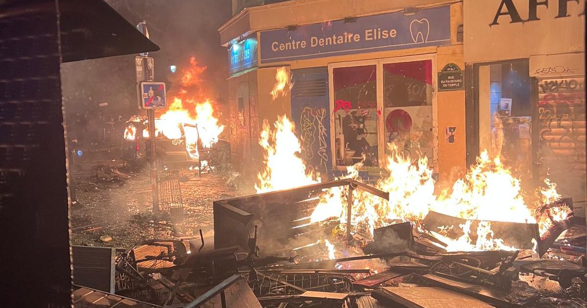 telegraf.rs - D. R. - Exclusive! Telegraf publishes new footage of Paris chaos: Demonstrators burn everything in their path