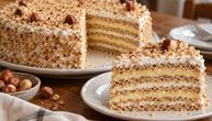 Brzo se sprema, a na slavi privlači sve poglede: Torta čiji se najlepši deo otkriva tek kad je presečet