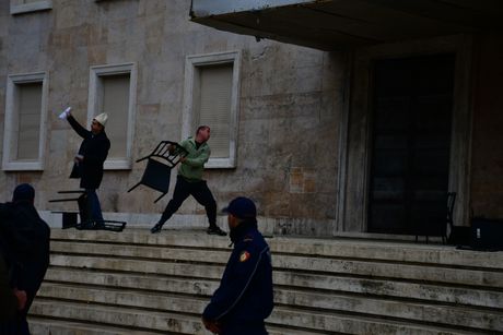 protesti u Tirani