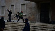 Počinje haos u Tirani: Demonstranti pokušavaju da upadnu u Ramin kabinet, opet mu polupali stolice