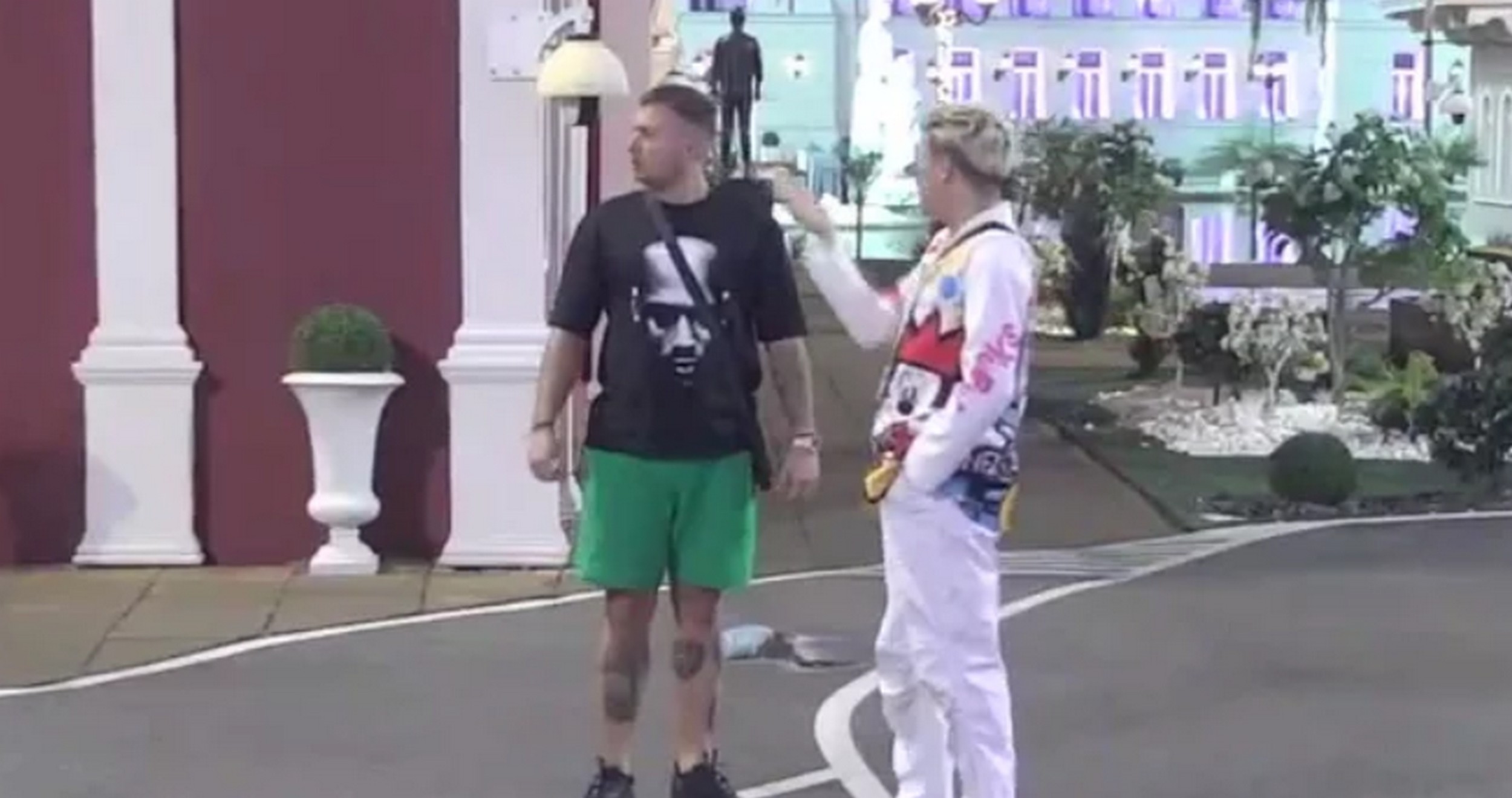 "Ona je ponosna veruj mi" Uroš se žali da je iskorišćen nakon poljupca sa Stojinim sinom koji ga sad izbegava