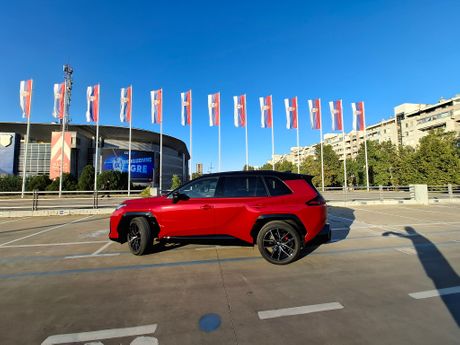 Automobil Tojota Toyota RAV4 2026 test vozili smo Toyota RAV4