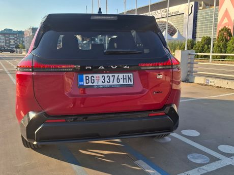 Automobil Tojota Toyota RAV4 2026 test vozili smo Toyota RAV4