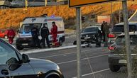 SAOBRAĆAJNA NEZGODA NA NOVOM BEOGRADU: "Golfom" udario u banderu posle silaska s Mosta na Adi