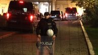 Jake policijske snage ispred Skupštine Beograda: Žandarmi u punoj opremi na platou, slike sa lica mesta