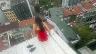 Ovo je poslednja fotografija devojke (26) pre smrti: Sedi na ivici krova, Darija otkrila njene poslednje reči