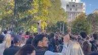 U nekadašnjem Ćacilendu neviđeno slavlje! Ljudi zaigrali dan nakon poraza SNS-a (SNIMAK)