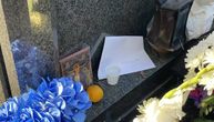 Neko je ostavio pismo Ratku Mladiću i OVO! Posetili smo grob tačno 49 dana od sahrane