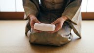 Japanska metoda koja može rešiti bol u leđima i obećava ravan stomak: Treba vam samo urolani peškir