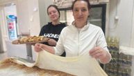 Srbija je poludela za ovim mirisom: Majka i ćerka iz Čačka otkrile tajnu pite koja vraća pravo u detinjstvo