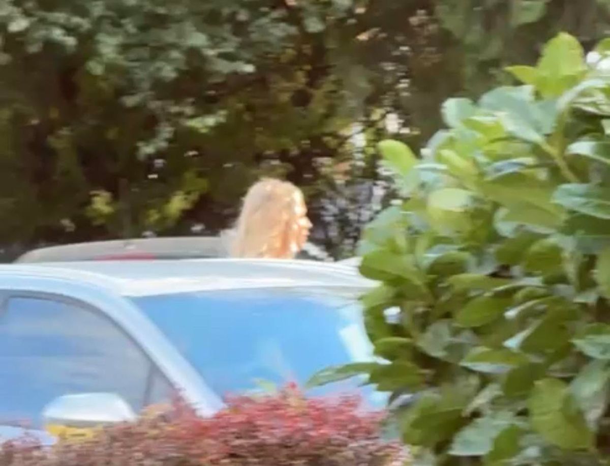 Snimili smo novu voditeljku Pink grupacije ispred zgrade na Dedinju: Dobila angažman od Mitrovića, vodi ovu emisiju